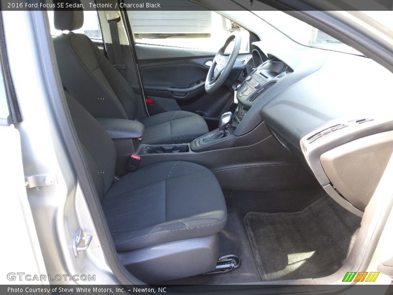Tectonic / Charcoal Black 2016 Ford Focus SE Sedan