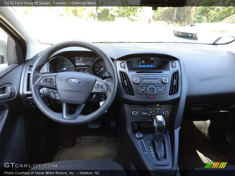 Tectonic / Charcoal Black 2016 Ford Focus SE Sedan