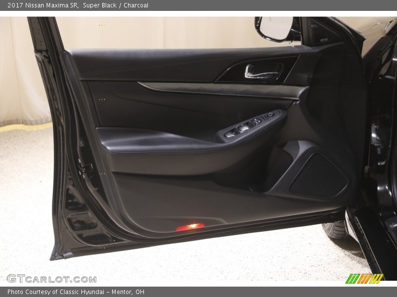 Super Black / Charcoal 2017 Nissan Maxima SR