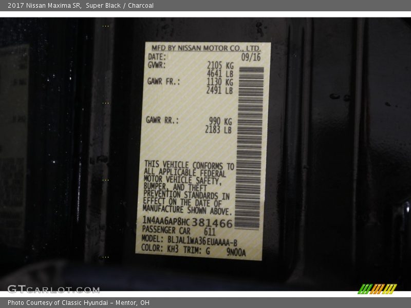 Super Black / Charcoal 2017 Nissan Maxima SR