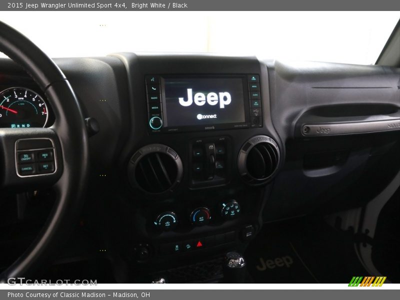 Bright White / Black 2015 Jeep Wrangler Unlimited Sport 4x4