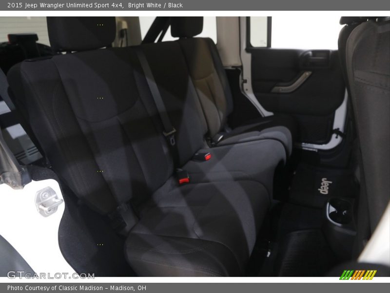 Bright White / Black 2015 Jeep Wrangler Unlimited Sport 4x4
