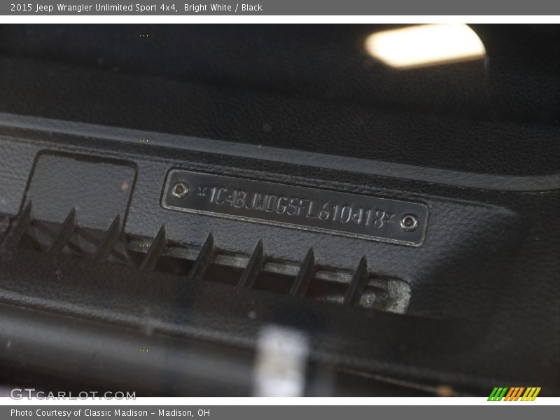 Bright White / Black 2015 Jeep Wrangler Unlimited Sport 4x4