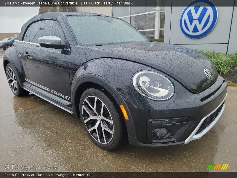 Front 3/4 View of 2018 Beetle Dune Convertible