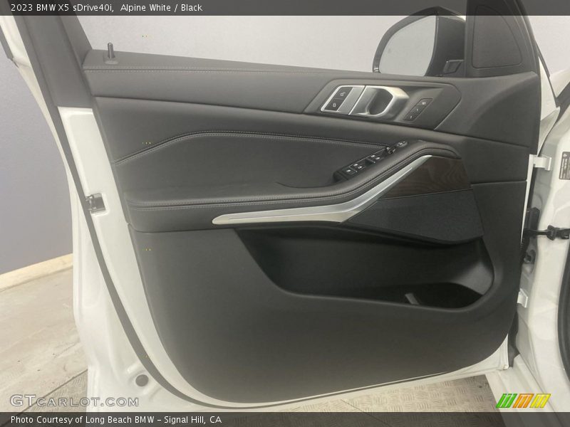 Alpine White / Black 2023 BMW X5 sDrive40i