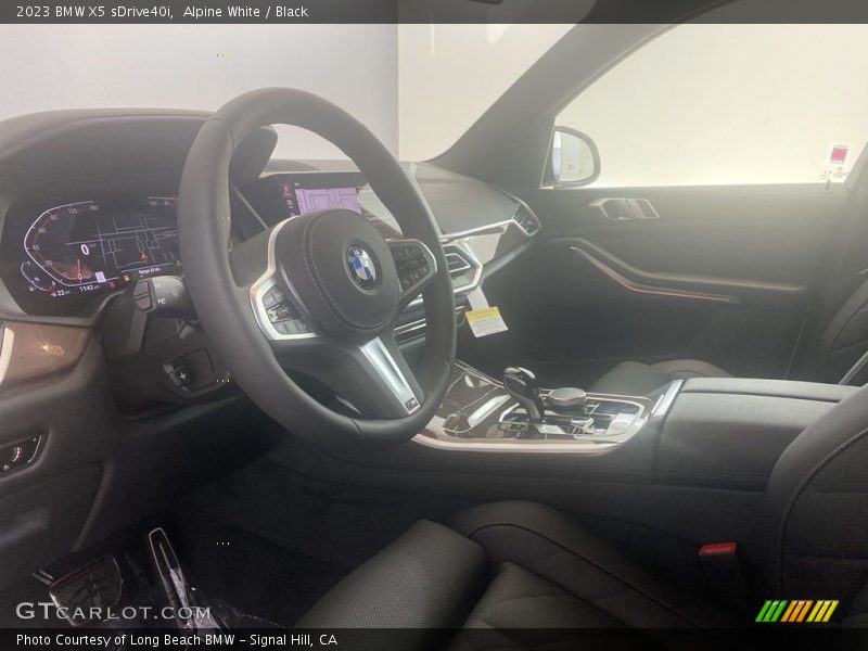 Alpine White / Black 2023 BMW X5 sDrive40i
