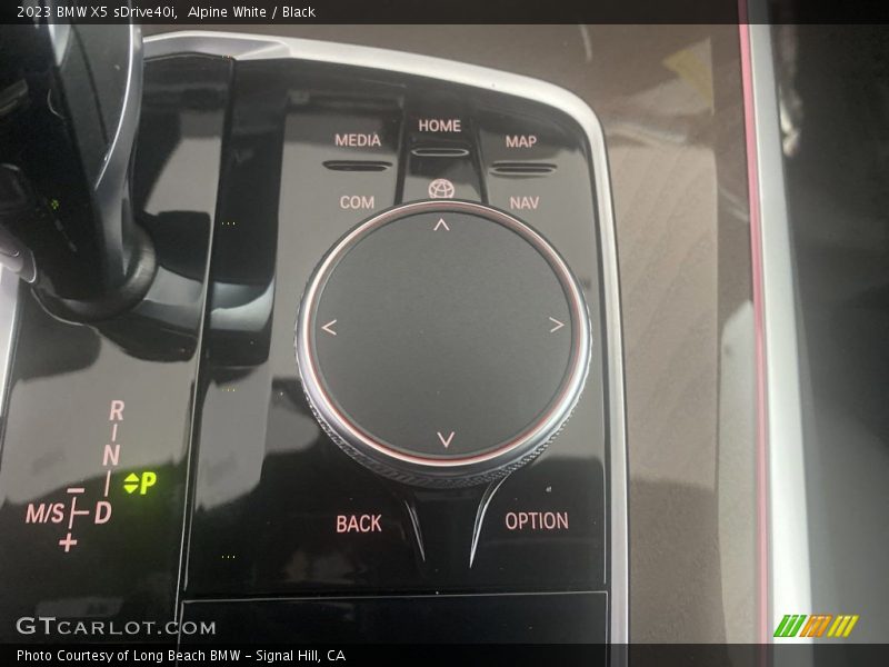 Alpine White / Black 2023 BMW X5 sDrive40i