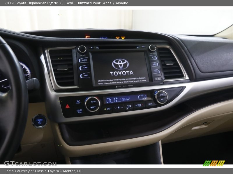Blizzard Pearl White / Almond 2019 Toyota Highlander Hybrid XLE AWD