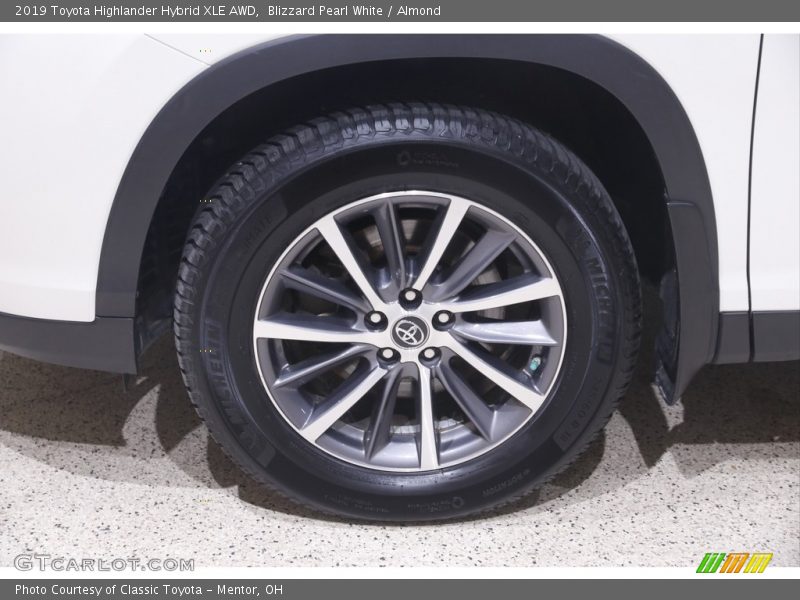 Blizzard Pearl White / Almond 2019 Toyota Highlander Hybrid XLE AWD