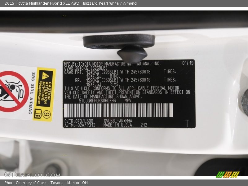 Blizzard Pearl White / Almond 2019 Toyota Highlander Hybrid XLE AWD