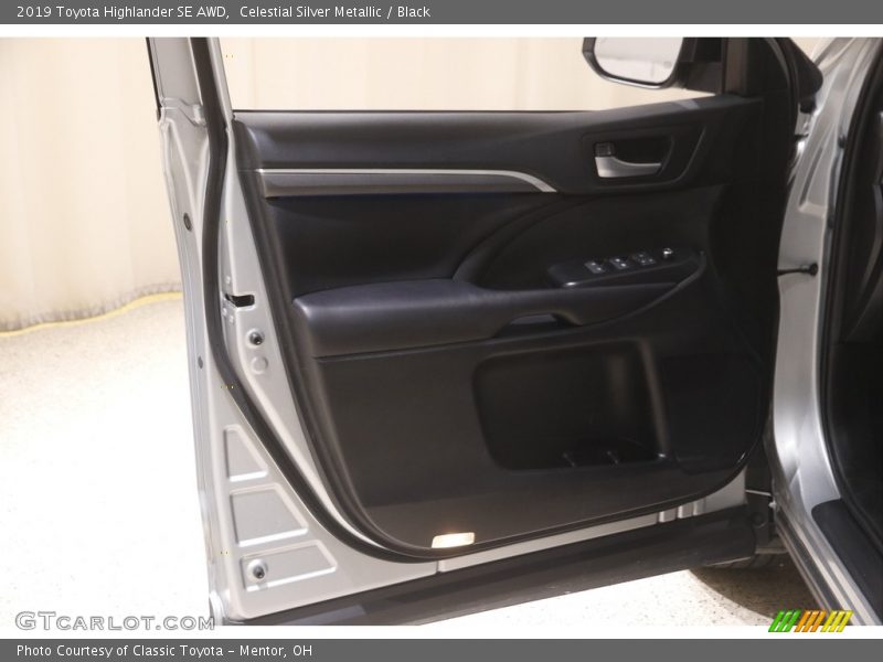 Celestial Silver Metallic / Black 2019 Toyota Highlander SE AWD