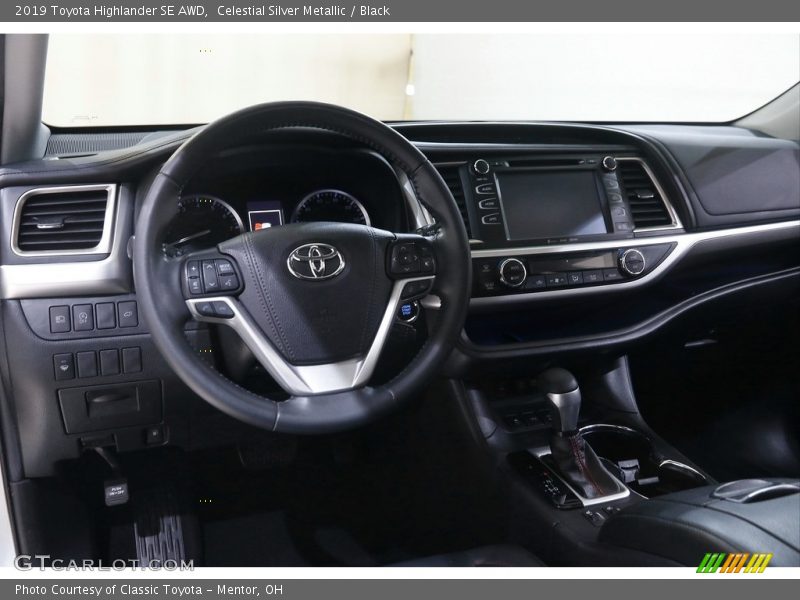 Celestial Silver Metallic / Black 2019 Toyota Highlander SE AWD