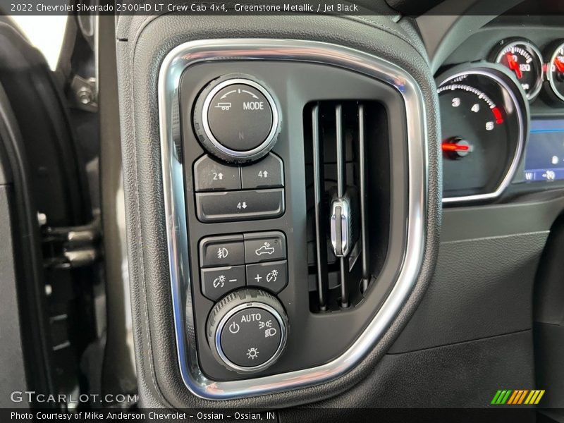 Controls of 2022 Silverado 2500HD LT Crew Cab 4x4