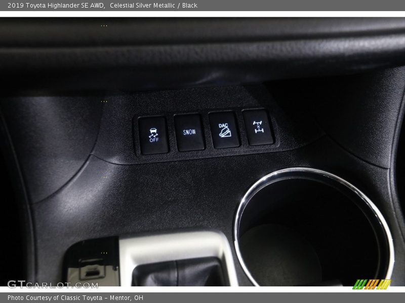 Celestial Silver Metallic / Black 2019 Toyota Highlander SE AWD