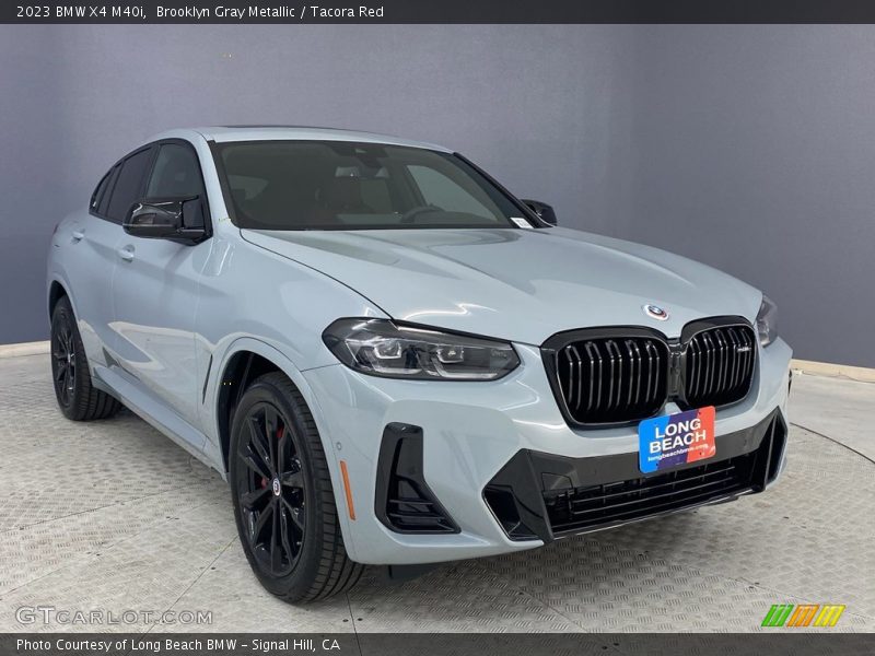 Front 3/4 View of 2023 X4 M40i