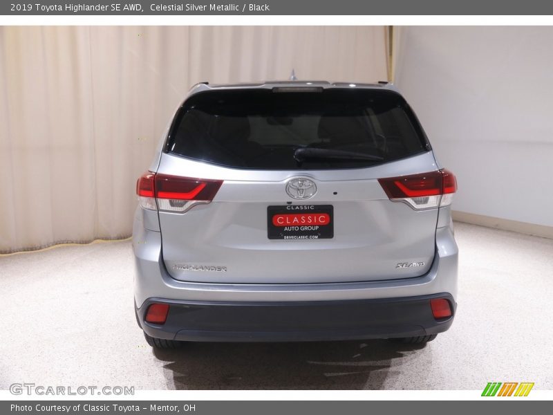 Celestial Silver Metallic / Black 2019 Toyota Highlander SE AWD