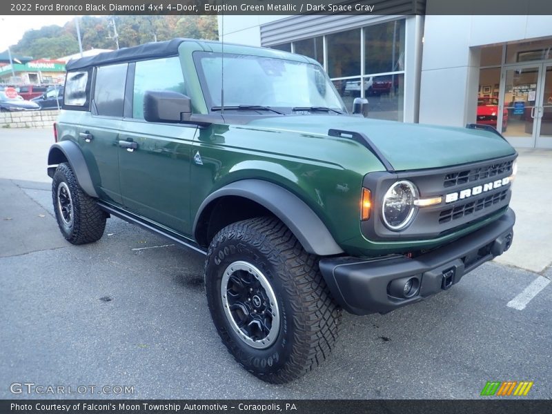 Front 3/4 View of 2022 Bronco Black Diamond 4x4 4-Door