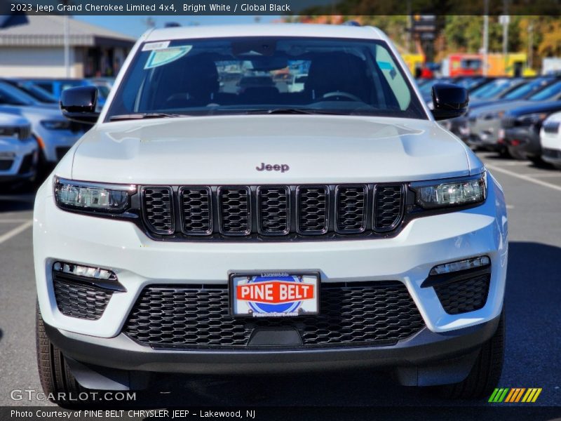 Bright White / Global Black 2023 Jeep Grand Cherokee Limited 4x4