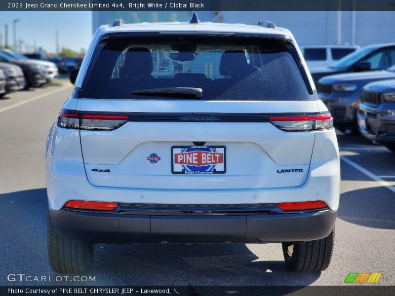 Bright White / Global Black 2023 Jeep Grand Cherokee Limited 4x4