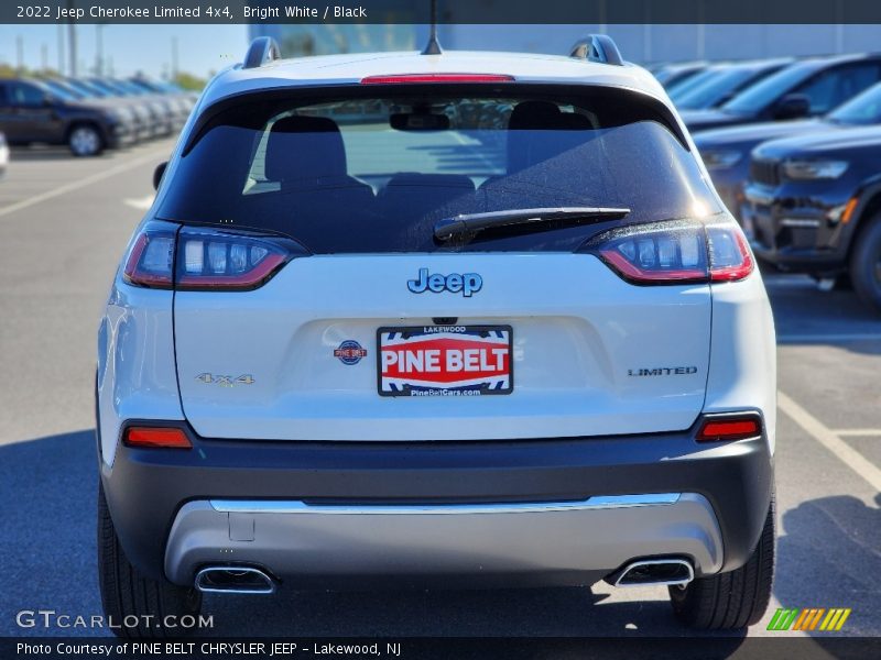 Bright White / Black 2022 Jeep Cherokee Limited 4x4