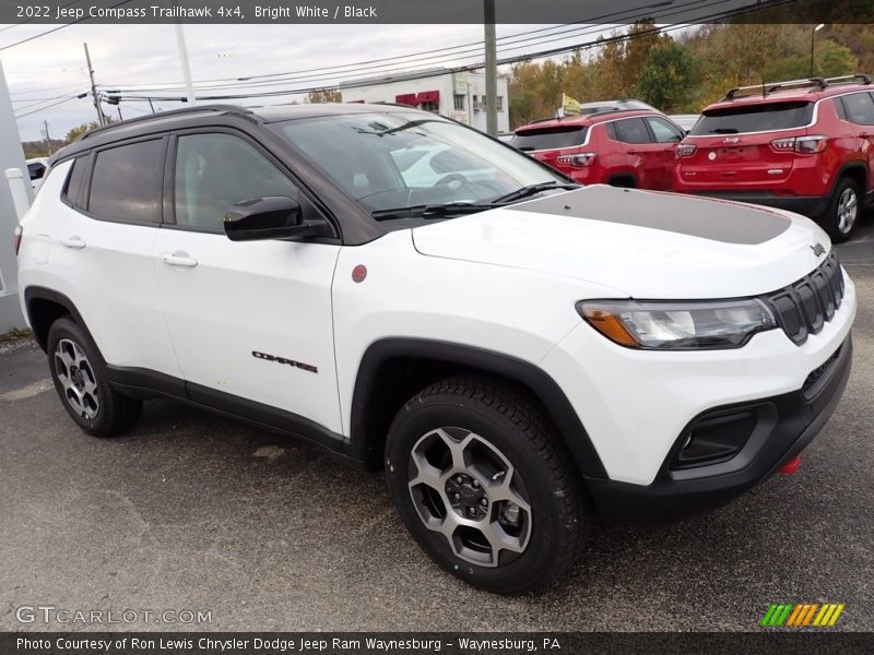 Front 3/4 View of 2022 Compass Trailhawk 4x4