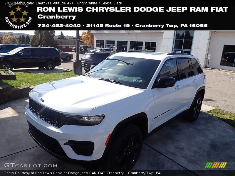 Bright White / Global Black 2023 Jeep Grand Cherokee Altitude 4x4