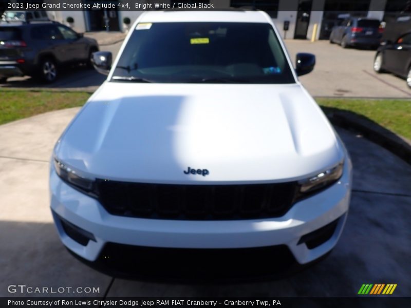 Bright White / Global Black 2023 Jeep Grand Cherokee Altitude 4x4