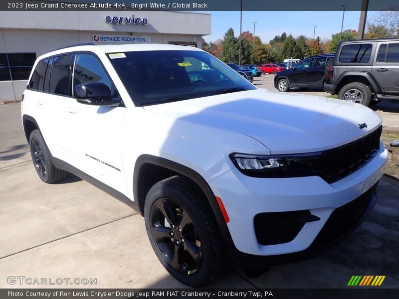 Bright White / Global Black 2023 Jeep Grand Cherokee Altitude 4x4