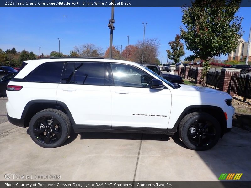 Bright White / Global Black 2023 Jeep Grand Cherokee Altitude 4x4