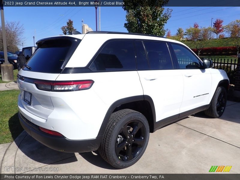 Bright White / Global Black 2023 Jeep Grand Cherokee Altitude 4x4