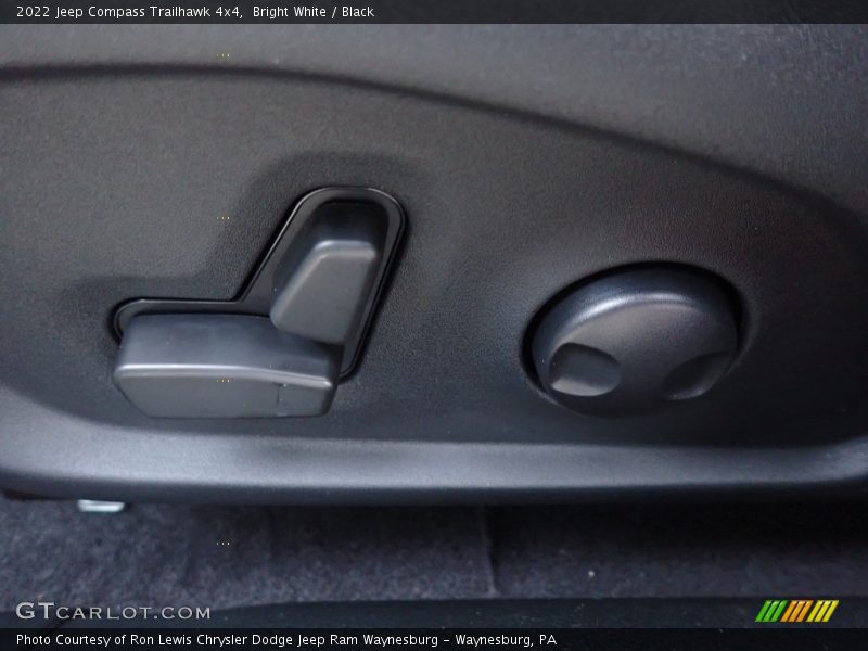 Bright White / Black 2022 Jeep Compass Trailhawk 4x4