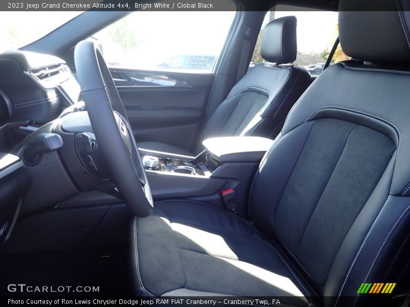 Bright White / Global Black 2023 Jeep Grand Cherokee Altitude 4x4