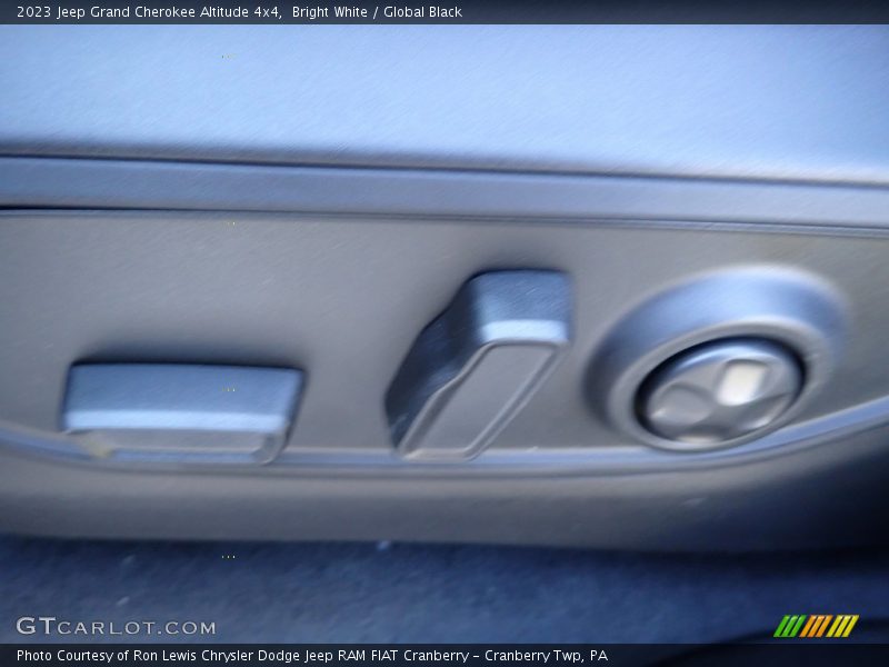 Bright White / Global Black 2023 Jeep Grand Cherokee Altitude 4x4