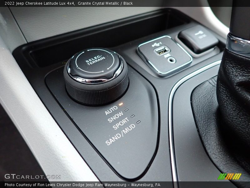 Granite Crystal Metallic / Black 2022 Jeep Cherokee Latitude Lux 4x4