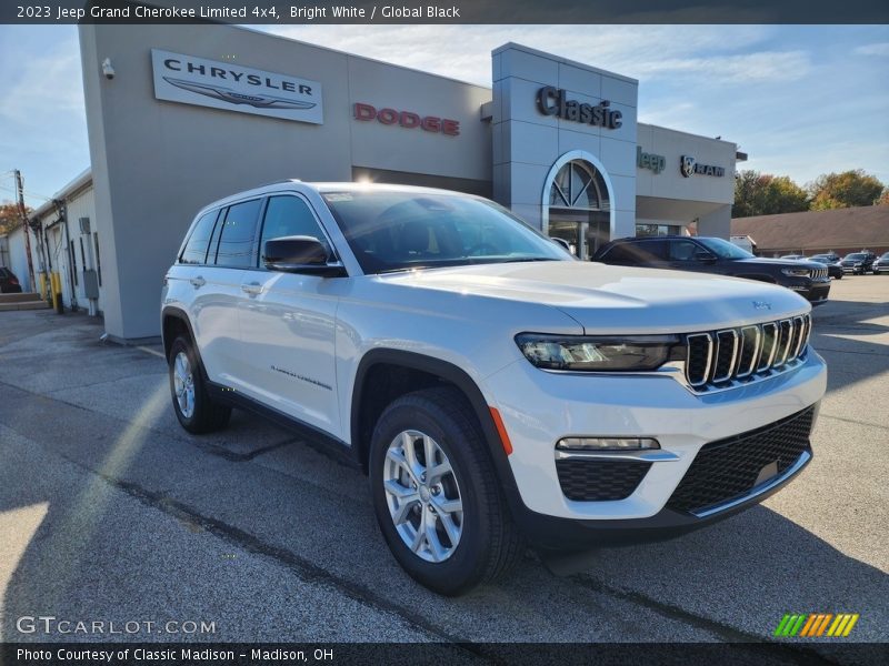 Bright White / Global Black 2023 Jeep Grand Cherokee Limited 4x4