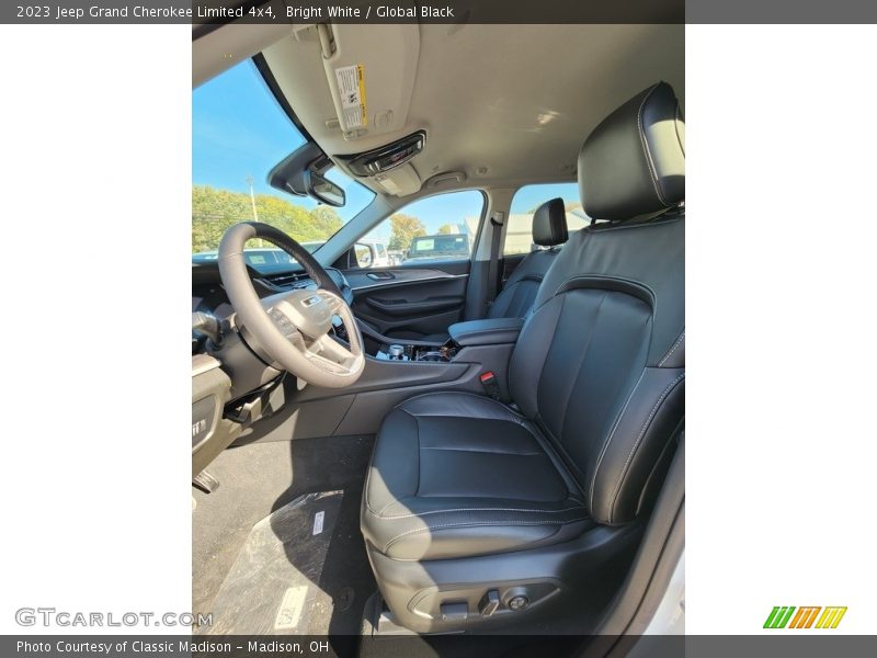 Bright White / Global Black 2023 Jeep Grand Cherokee Limited 4x4
