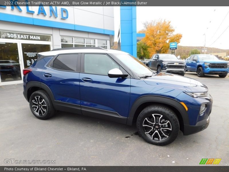 Blue Glow Metallic / Jet Black/­Almond Butter 2022 Chevrolet TrailBlazer ACTIV AWD