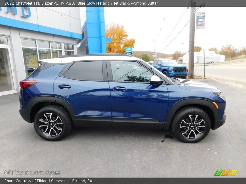 Blue Glow Metallic / Jet Black/­Almond Butter 2022 Chevrolet TrailBlazer ACTIV AWD