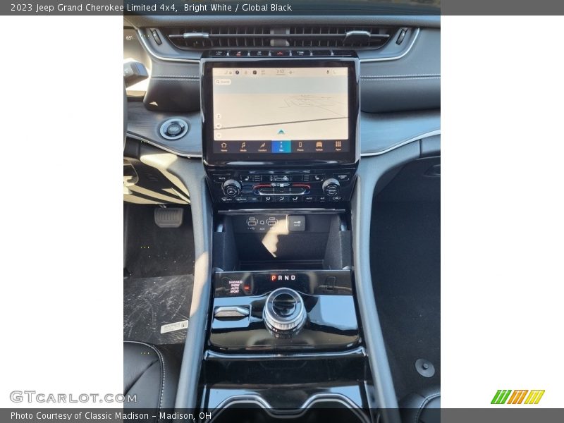 Bright White / Global Black 2023 Jeep Grand Cherokee Limited 4x4
