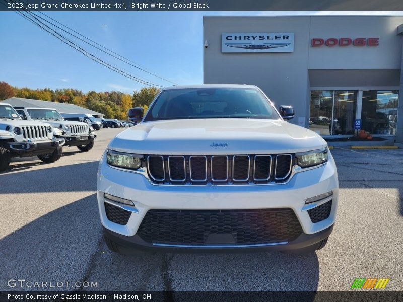 Bright White / Global Black 2023 Jeep Grand Cherokee Limited 4x4