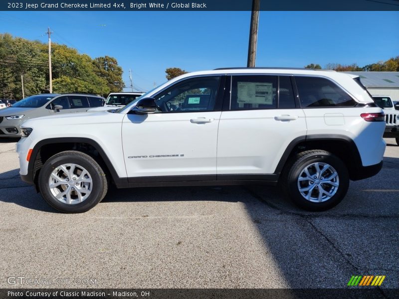 Bright White / Global Black 2023 Jeep Grand Cherokee Limited 4x4