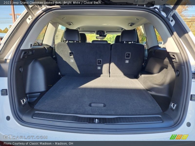 Bright White / Global Black 2023 Jeep Grand Cherokee Limited 4x4