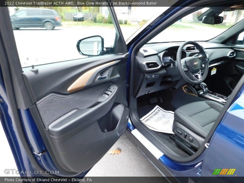 Blue Glow Metallic / Jet Black/­Almond Butter 2022 Chevrolet TrailBlazer ACTIV AWD
