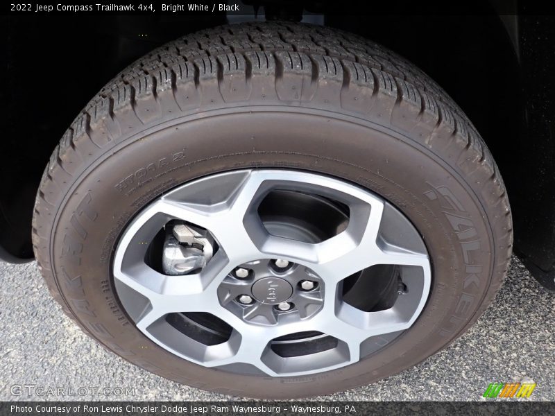 Bright White / Black 2022 Jeep Compass Trailhawk 4x4