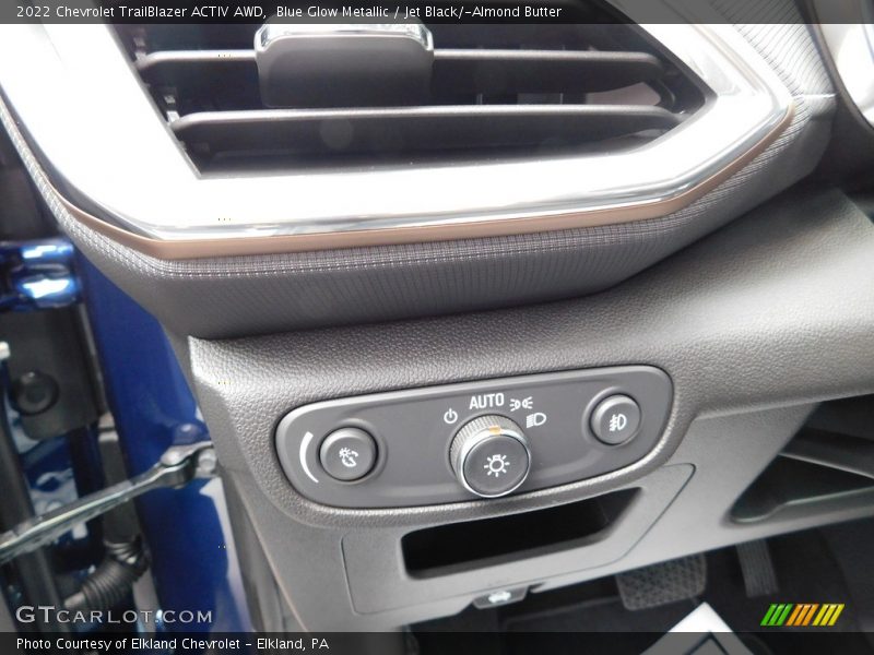 Blue Glow Metallic / Jet Black/­Almond Butter 2022 Chevrolet TrailBlazer ACTIV AWD