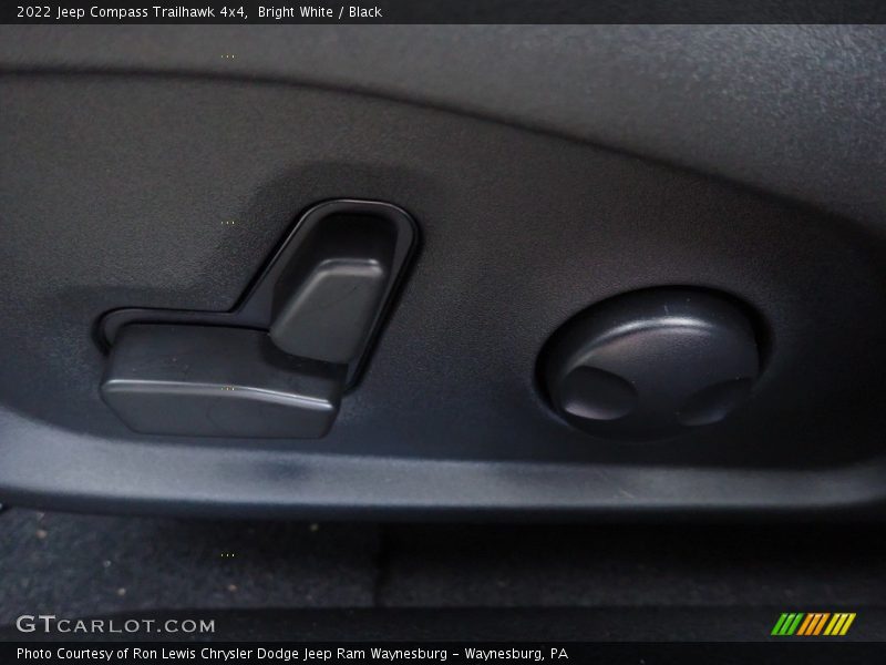 Bright White / Black 2022 Jeep Compass Trailhawk 4x4