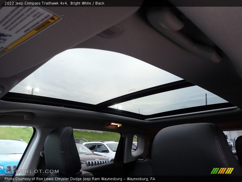 Bright White / Black 2022 Jeep Compass Trailhawk 4x4