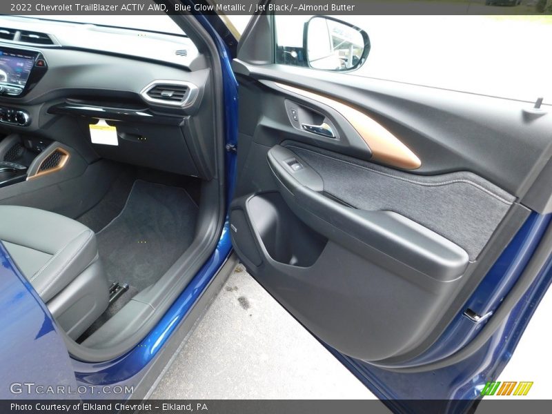 Blue Glow Metallic / Jet Black/­Almond Butter 2022 Chevrolet TrailBlazer ACTIV AWD