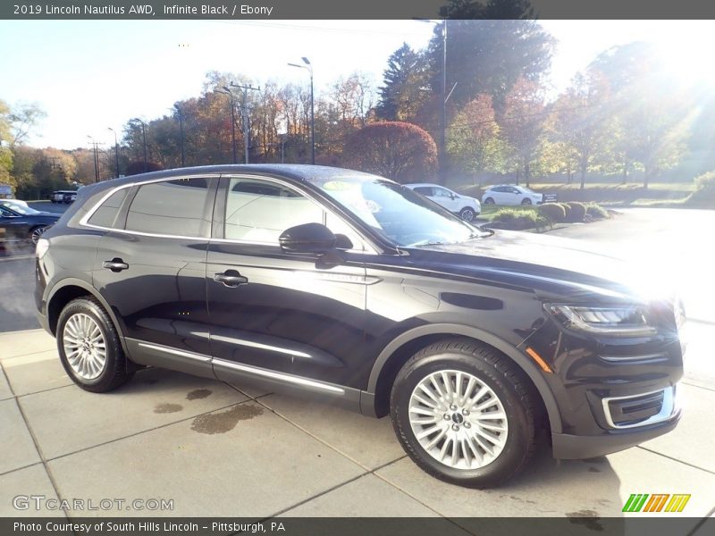 Infinite Black / Ebony 2019 Lincoln Nautilus AWD