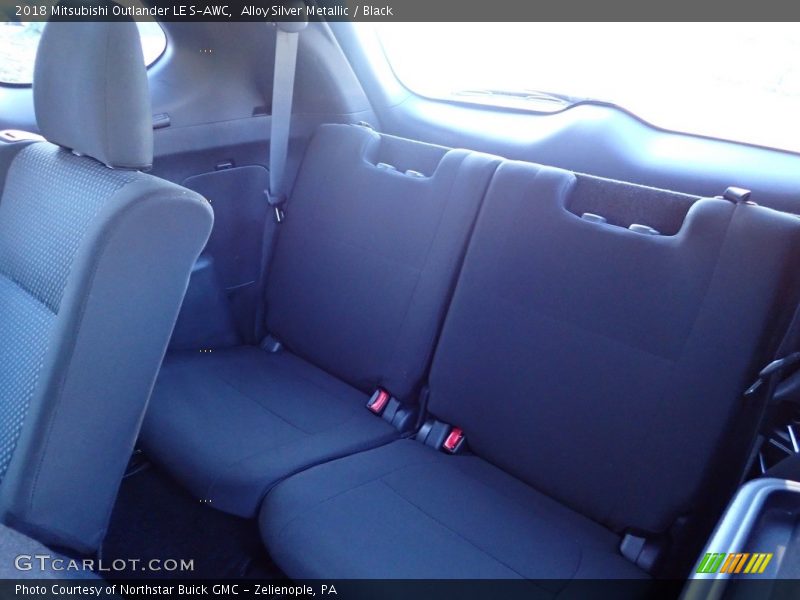Alloy Silver Metallic / Black 2018 Mitsubishi Outlander LE S-AWC